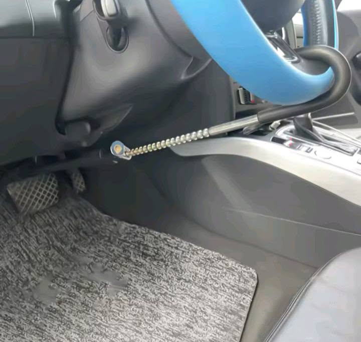 Image supplémentaire 4 de Barre Antivol Voiture Haute Sécurité – Bloque Volant et Pédale (Frein/Embrayage) – Acier Renforcé & Télescopique – Prix Tunisie