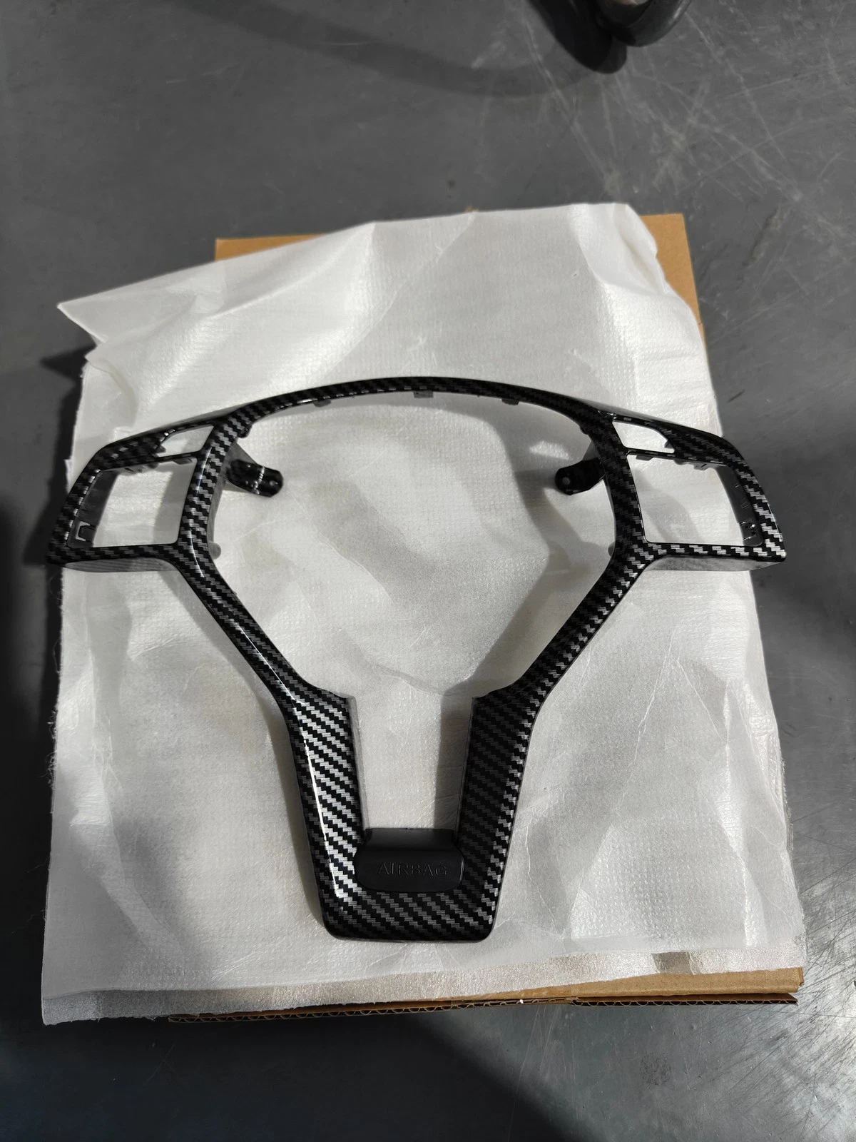 Image supplémentaire 2 de Cache Volant Sport Look Carbone pour Mercedes-Benz W204, W212, W176 (2012-2014) – Finition AMG & Style – Tunisie