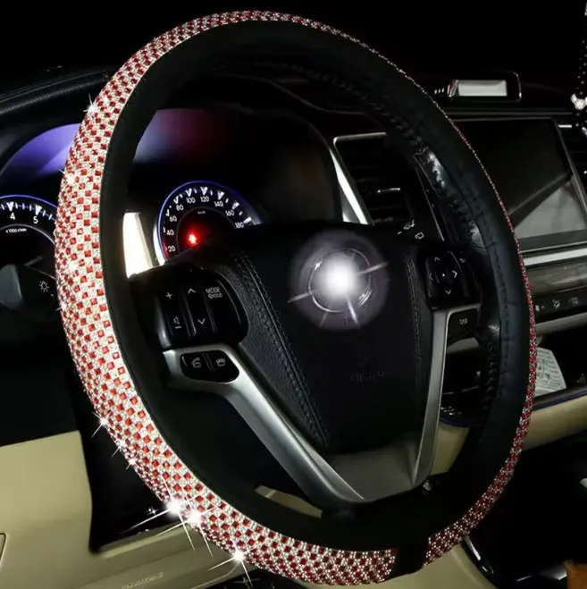 Couvre-Volant de Luxe serti de Cristaux rouge et Diamants - Design Glamour & Chic | Accessoires Auto Tunisie
